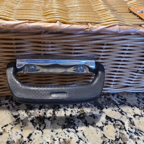 Rattan luggage/picnic basket - Picture 2 of 9